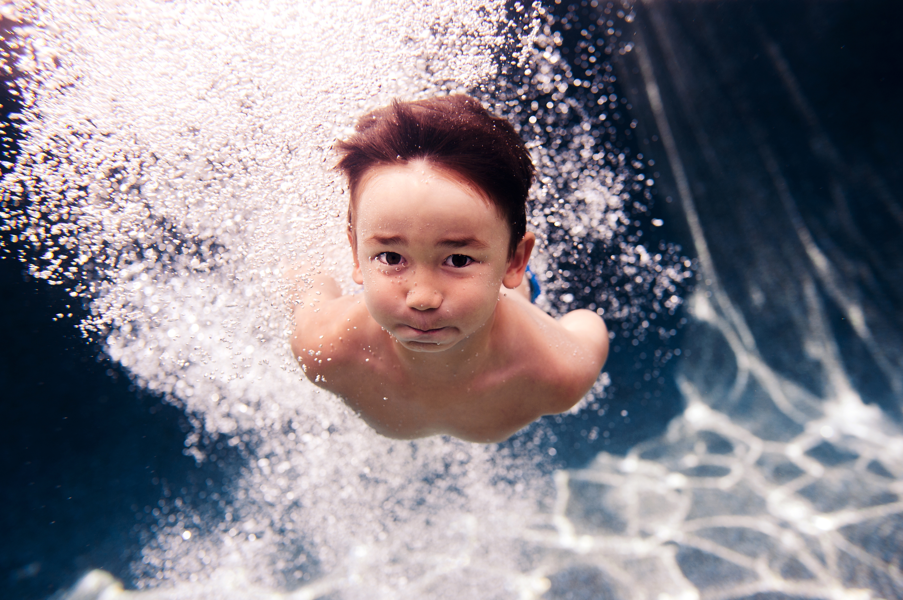 RENEE STENGEL Photography | Charlotte Portrait and Underwater Photographer | Boy Diving Underwater with Bubbles