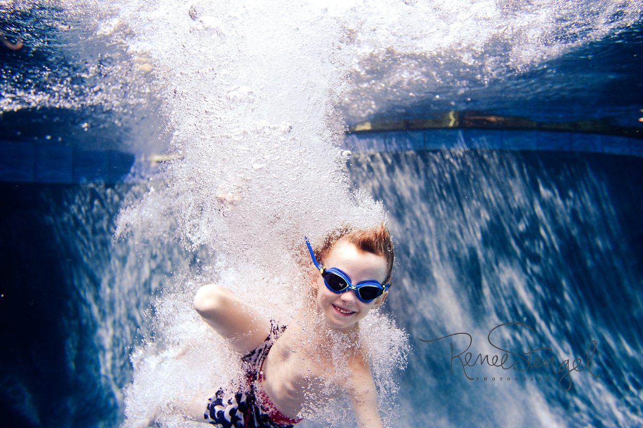 RENEE STENGEL Photography | Charlotte Portrait and Underwater Photographer | Cool Boy Underwater with Bubbles
